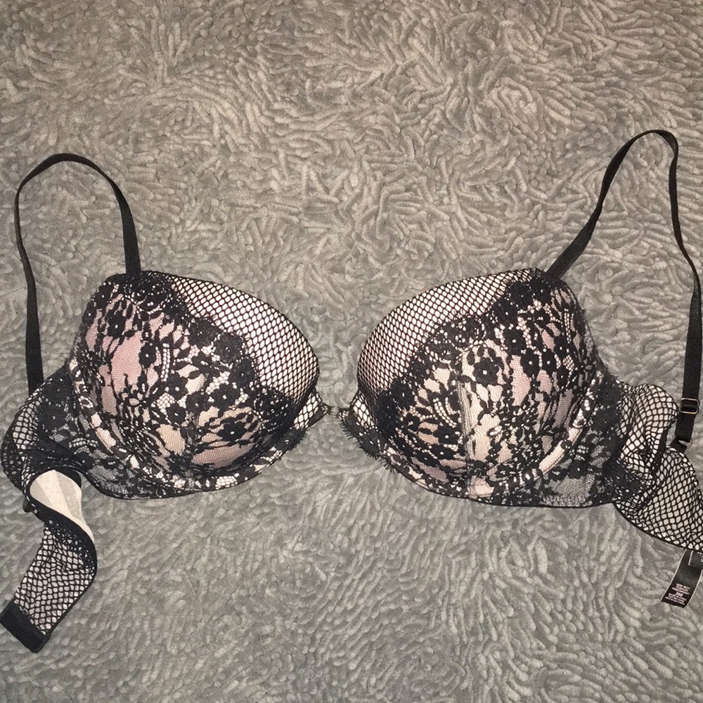 VICTORIA’S SECRET VERY SEXY PUSH UP BRA